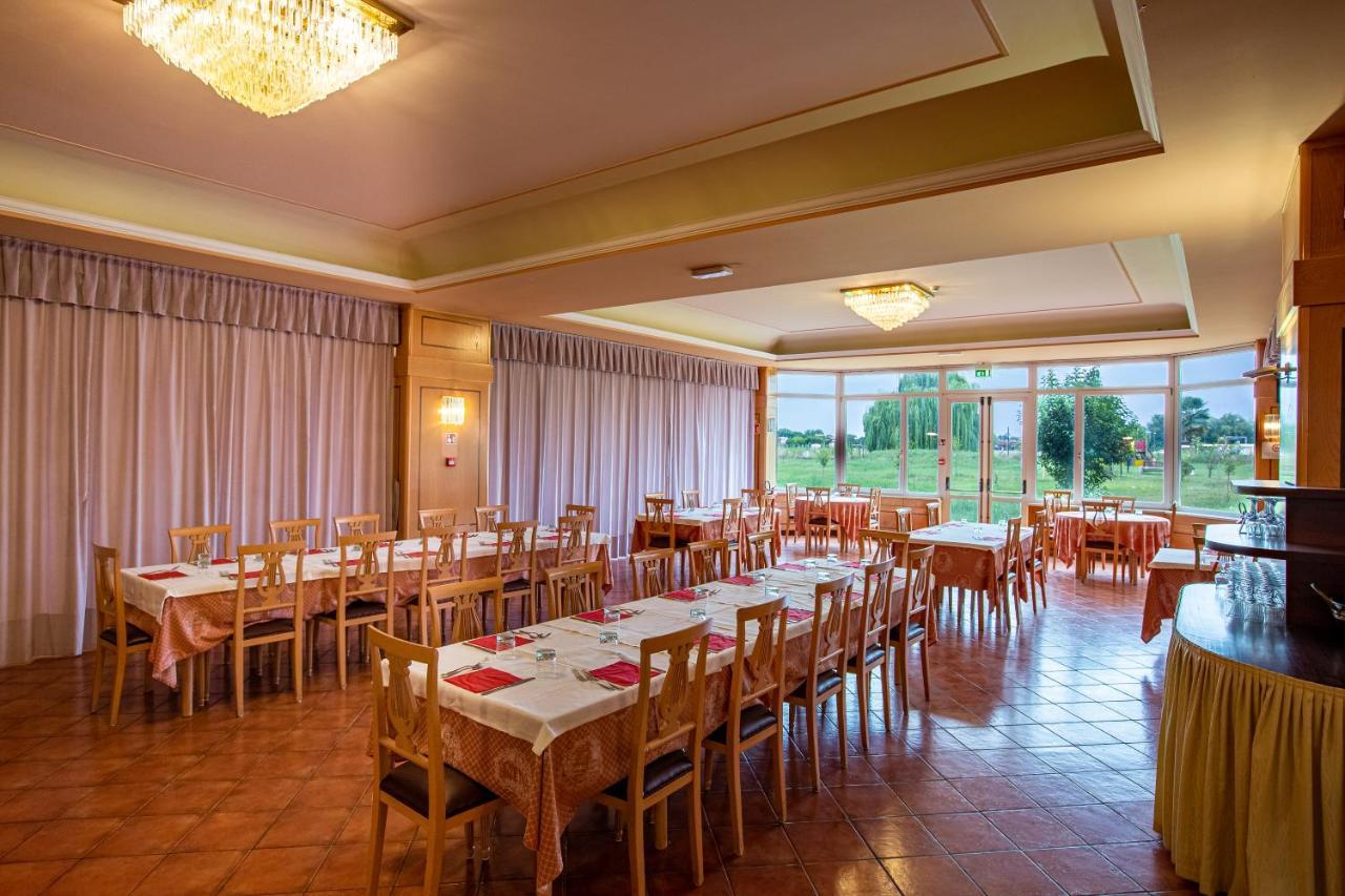 Hotel Villa Strassoldo "Ex Attianese Hotel Restaurant" Cervignano del Friuli Kültér fotó