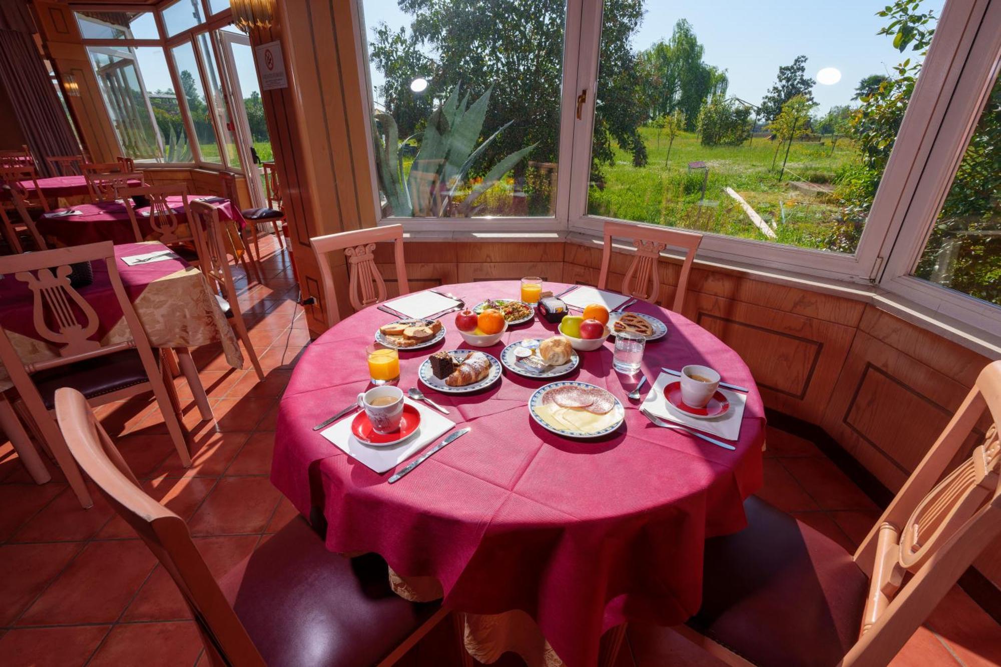 Hotel Villa Strassoldo "Ex Attianese Hotel Restaurant" Cervignano del Friuli Kültér fotó