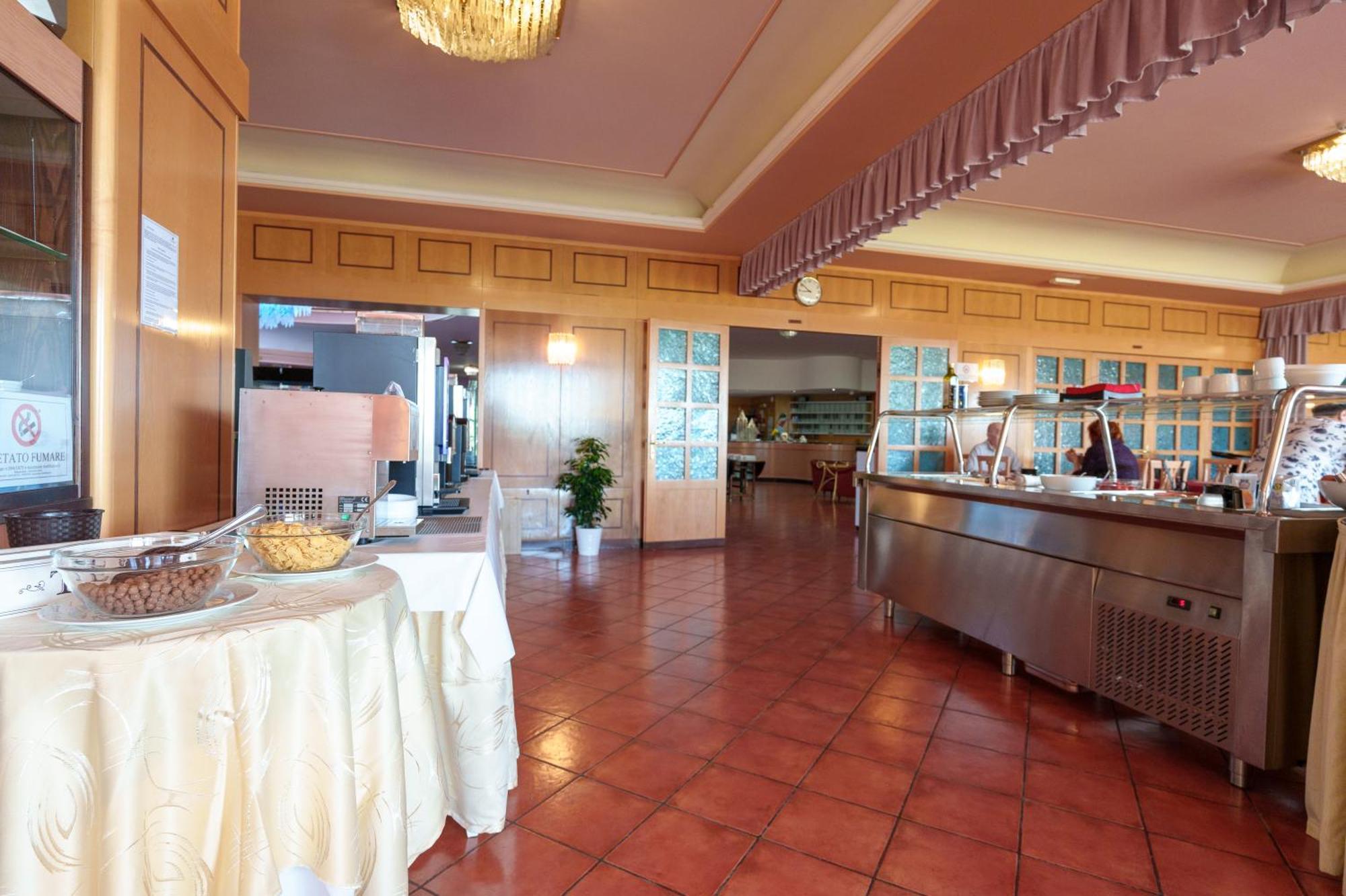 Hotel Villa Strassoldo "Ex Attianese Hotel Restaurant" Cervignano del Friuli Kültér fotó