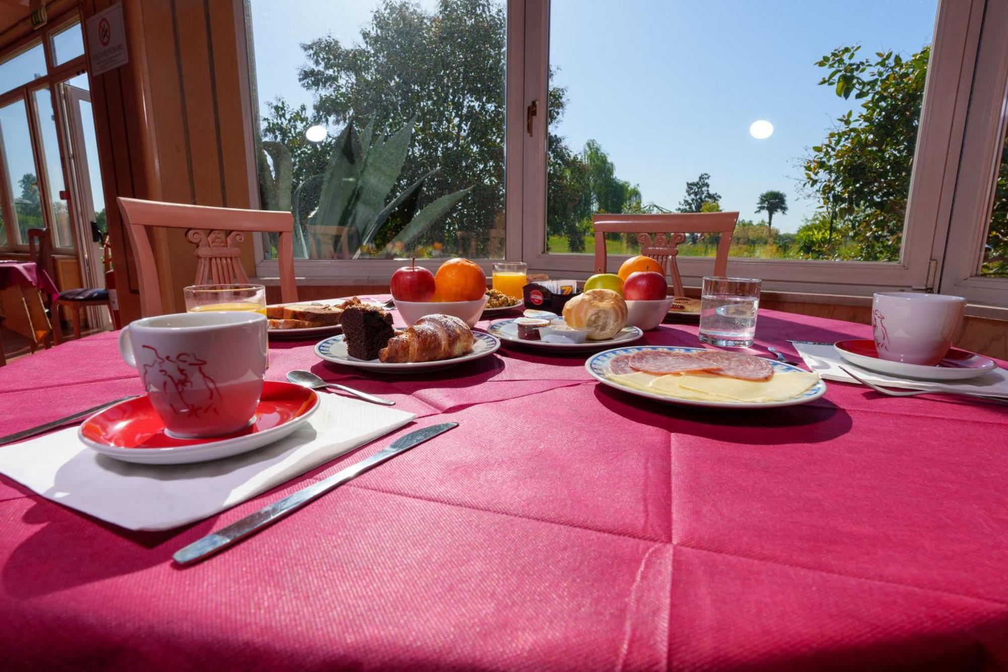 Hotel Villa Strassoldo "Ex Attianese Hotel Restaurant" Cervignano del Friuli Kültér fotó