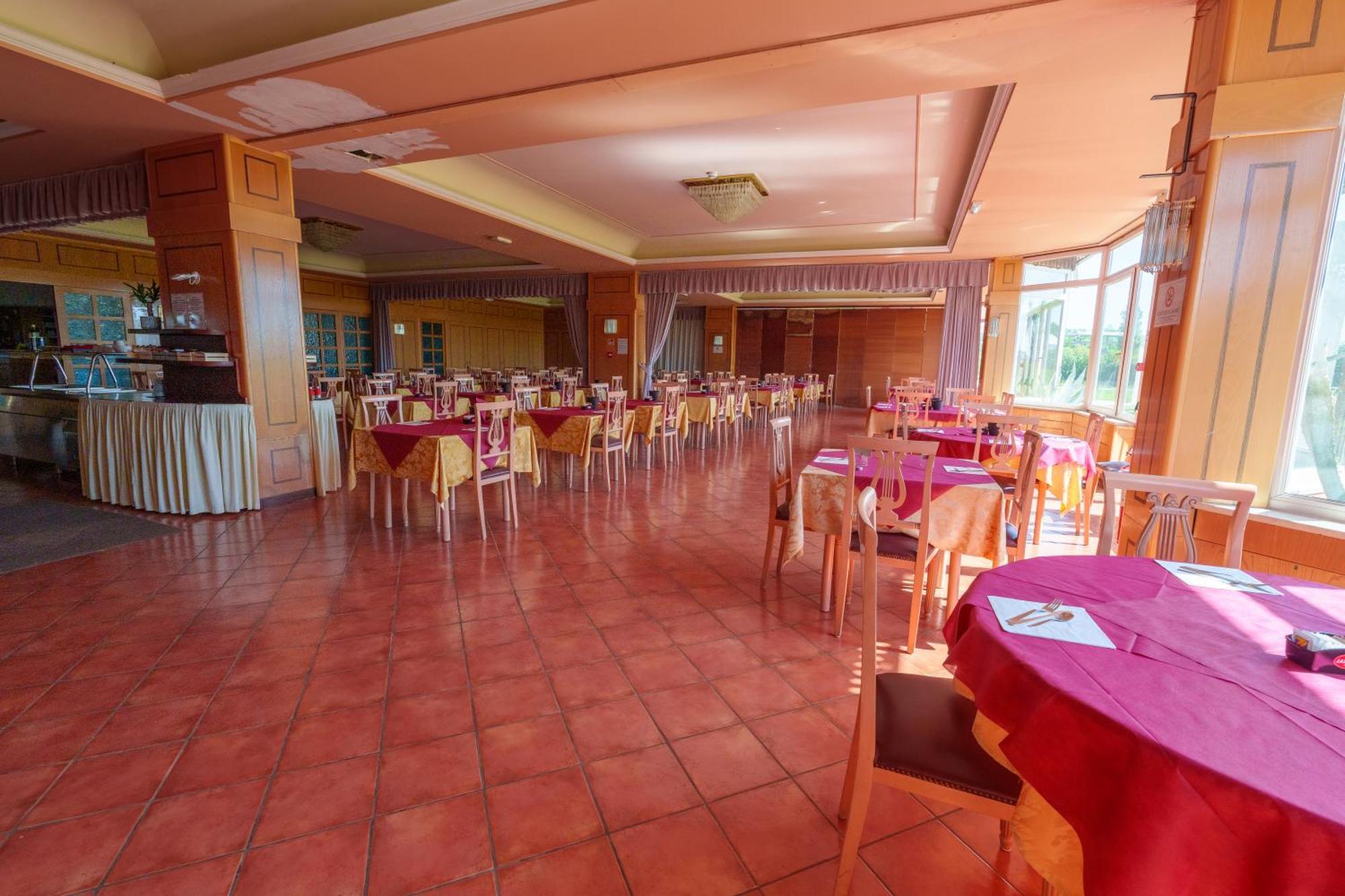 Hotel Villa Strassoldo "Ex Attianese Hotel Restaurant" Cervignano del Friuli Kültér fotó