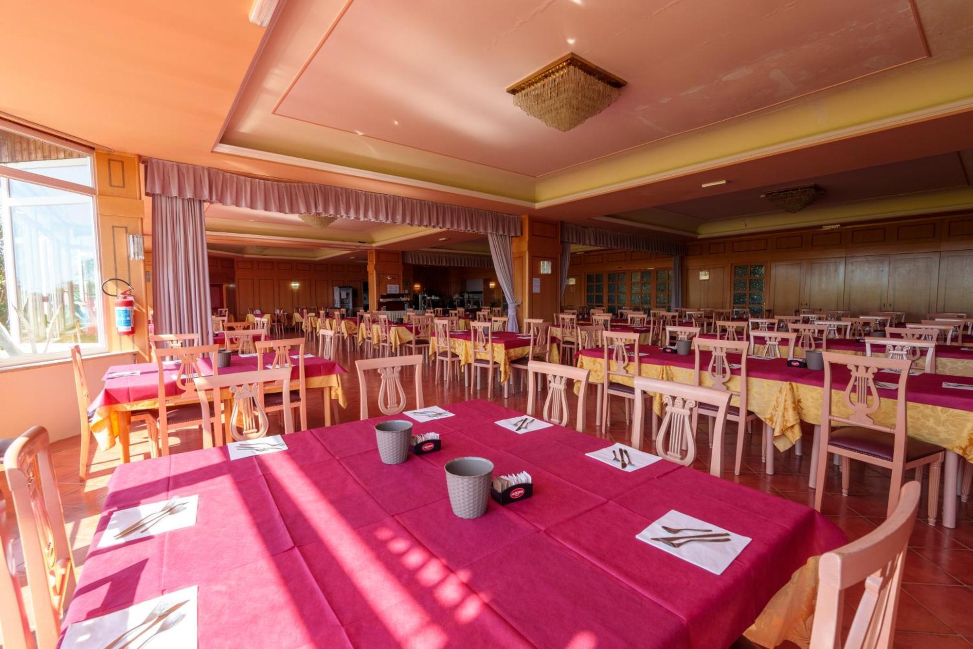 Hotel Villa Strassoldo "Ex Attianese Hotel Restaurant" Cervignano del Friuli Kültér fotó