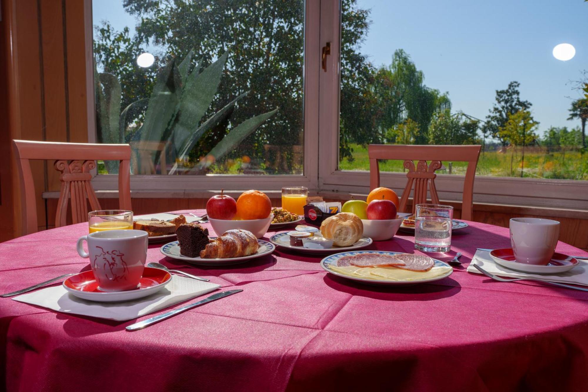 Hotel Villa Strassoldo "Ex Attianese Hotel Restaurant" Cervignano del Friuli Kültér fotó